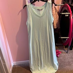 NWOT beautiful color mid calf length dress size M